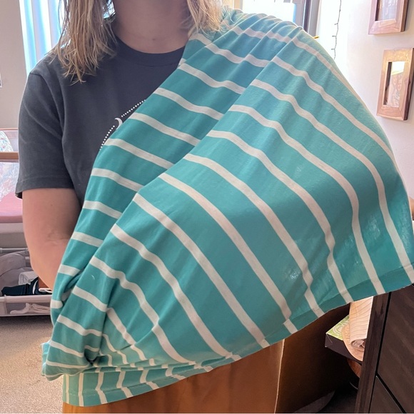 Breastfeeding/Car cover for infants - Picture 2 of 2